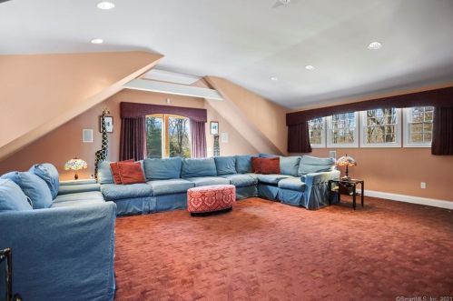 17 Carrington Dr, Greenwich CT  06831-3119 exterior