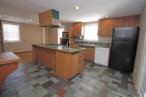 31 Miller St, Middletown, CT 06457-2207