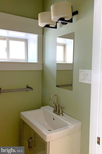 1229 12 St, Philadelphia PA 19147-4903 exterior