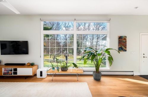 12 Splitrock Rd, Norwalk CT  06854-4713 exterior