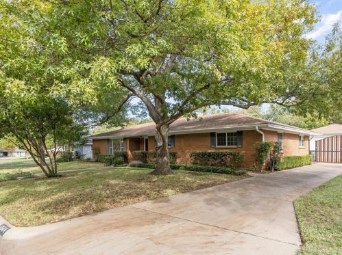 4344 Selkirk Dr, Fort Worth TX  76109-5043 exterior