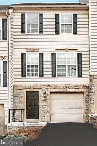 2706 Equestrian Dr, York, PA 17402-8534