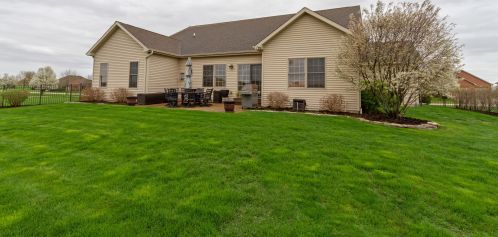 1613 Parkside Dr, Sycamore IL  60178-3313 exterior