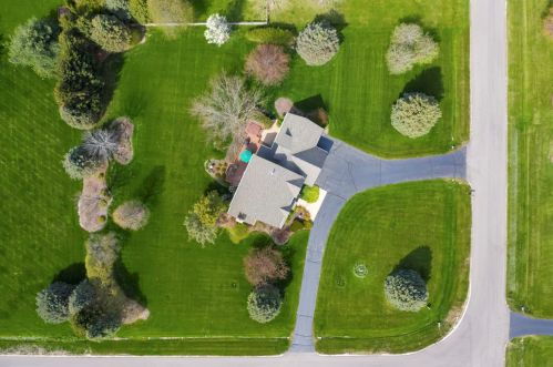 1704 Forestview Dr, Sycamore IL  60178-1079 exterior