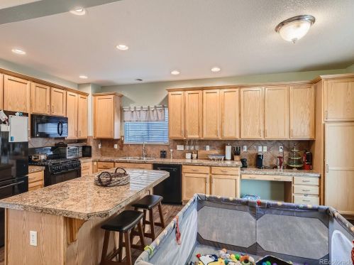 21738 Mansfield Pl, Aurora CO  80018-3058 exterior