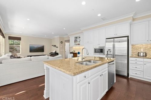 66 Rembrandt, Irvine CA  92620-7314 exterior