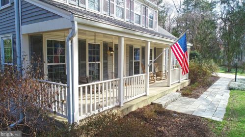 1505 Turtle Rock Ln, Herndon, VA 20194-1123