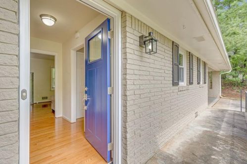 6896 Lockridge Dr, Atlanta GA  30360-1515 exterior
