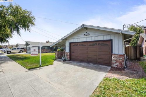 834 Barker Ave, Hayward, CA 94541-5821