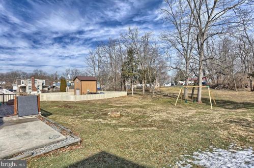 215 Cavalry Rd, Carlisle PA  17013-1606 exterior