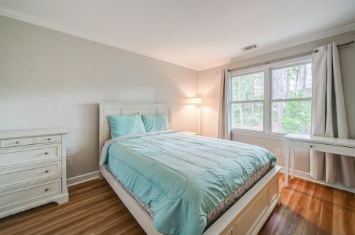 10 Frst Rdg Ct, Atlanta GA  30350-1802 exterior