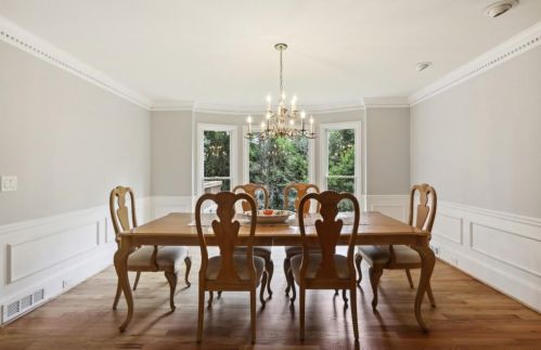 245 Glen Meadow Ct, Atlanta GA  30328-1632 exterior