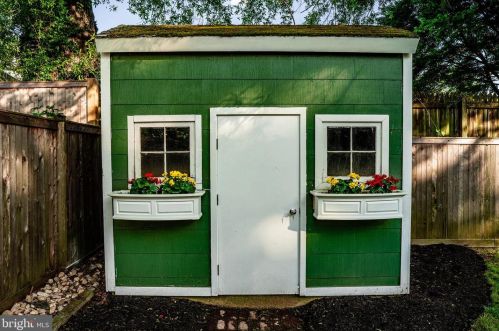 9613 Clearview Pl, Silver Spring MD 20901-2902 exterior