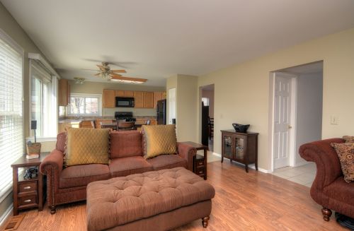 1198 Knollwood Dr, Carol Stream IL  60188-2943 exterior