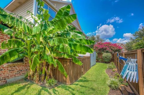 1408 Flowers Dr, Carrollton TX 75007-1470 exterior