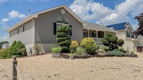 24 Elm St, Berkeley Township, NJ 08721-1891