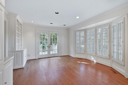 100 Brookhaven Dr, Atlanta GA  30319-3003 exterior
