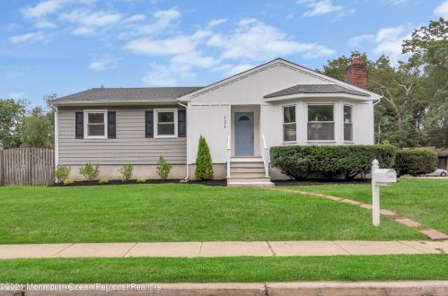 721 Harmony Rd, Middletown NJ  07748-5137 exterior