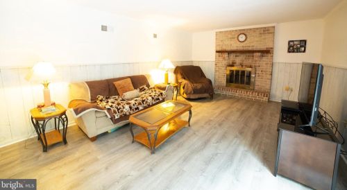 102 Suncrest Rd, Lancaster PA  17601-4834 exterior