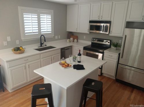 16486 Phillips Pl, Englewood, CO 80112-4617