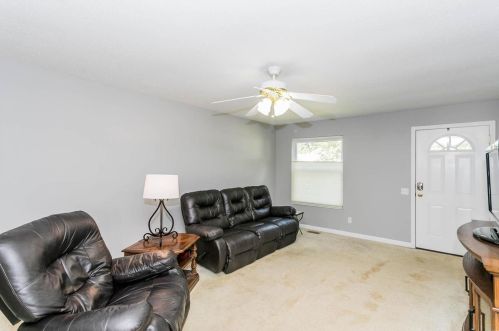 2409 Country Place Dr, Hazelwood, MO 63043-1407