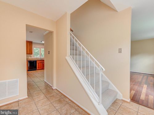 1603 Hiddenbrook Dr, Herndon, VA 20170-2903
