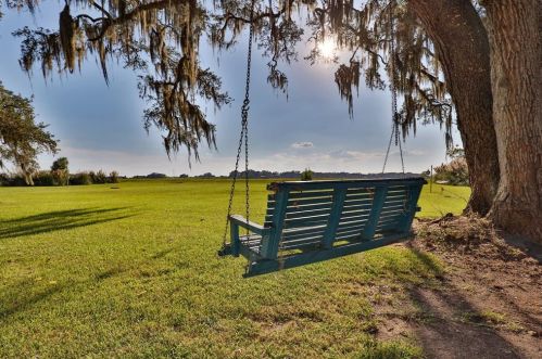 638 Wagon Wheel Trl, Angleton TX 77515-2733 exterior