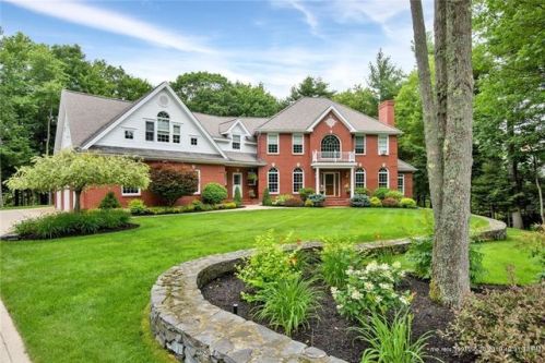 31 Hazeltine Dr, Cumberland, ME 04021-3411