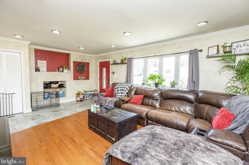 26 Cherokee Dr, Browns Mills, NJ 08015-6149