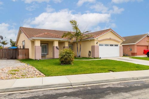 330 Del Flora St, Oceanside, CA 92058-7959