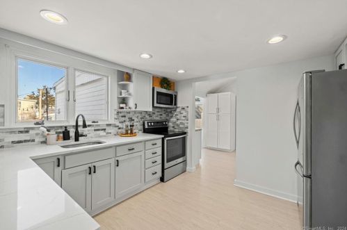 6 Harris St, Norwalk CT  06850-2015 exterior