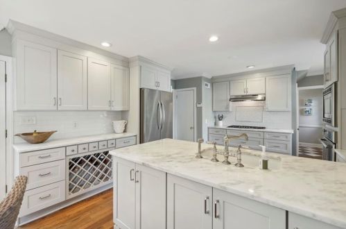 2835 Castlewood Dr, Atlanta GA  30327-1203 exterior