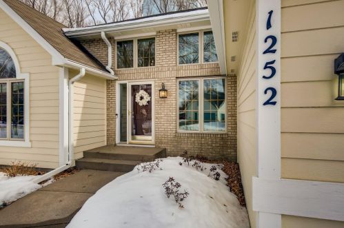 1252 Bucher Ave, Saint Paul MN  55126-8602 exterior