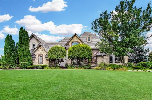 6972 Fieldstone Dr, Willowbrook IL  60527-6969 exterior