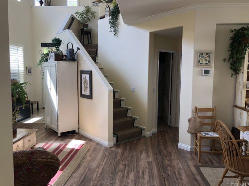 159 Macademia Ln, Simi Valley, CA 93065-6914