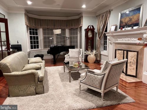 285 Wendover Dr, Princeton NJ  08540-2434 exterior