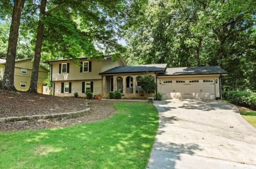 6879 Lockridge Dr, Atlanta GA  30360-1514 exterior