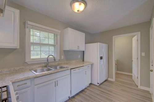 5805 Feldwood Rd, Atlanta GA  30349-2868 exterior