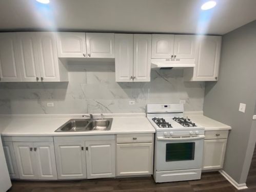 15309 Cherry Ln, Dixmoor, IL 60428-2935