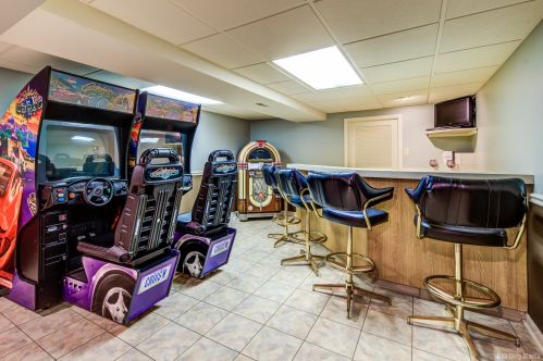 331 Ridgemoor Dr, Willowbrook IL  60527-5419 exterior