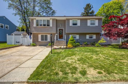 96 Linden Ave, Tinton Falls, NJ 07701-6102