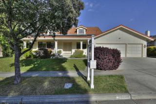 8980 Ridgeway Dr, Gilroy, CA 95020-7440