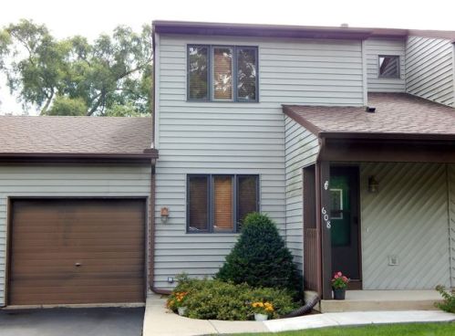 608 Killeen Ct, Alden, IL 60033-2667