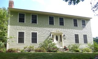 4 Wellesley Dr, Manchester, NH 03110-4531