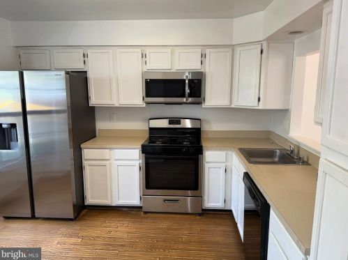 1925 Inglebrook Dr, Woodbridge VA  22192-2456 exterior