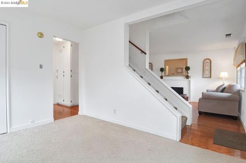 1320 Sherwood Dr, Concord CA  94521-3350 exterior