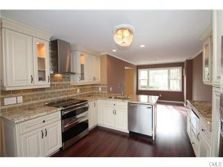 11 Wilton Crst, Wilton, CT 06897-4052