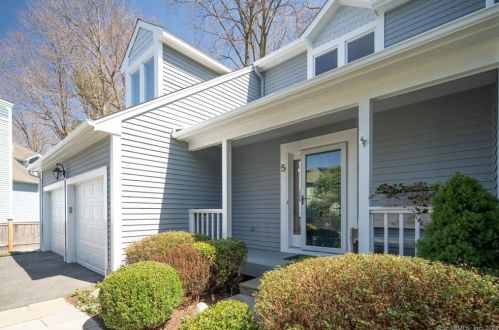 5 Cannon Brook Ln, Norwalk, CT 06851-3835