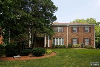 100 Brown Cir, Paramus, NJ 07652-5239