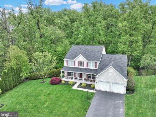 1055 Cranberry Ln, York, PA 17402-7942